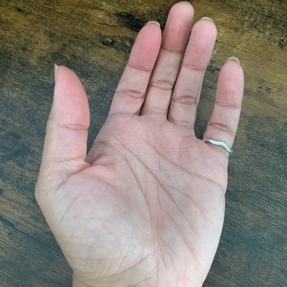 Sterling silver wavy ring! - Picture 5 of 8